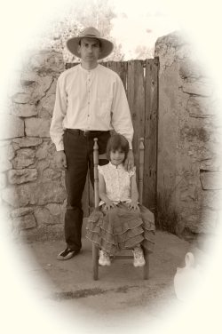 Foto conmemorativa del 50 aniversario de las fuentes. Pedro e Inés