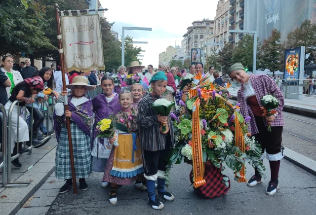 Ofrenda de flores a la virgen María en Zaragoza 2024.